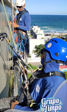 Limpeza em altura de fachada com vista para o mar em Balneário Camboriú